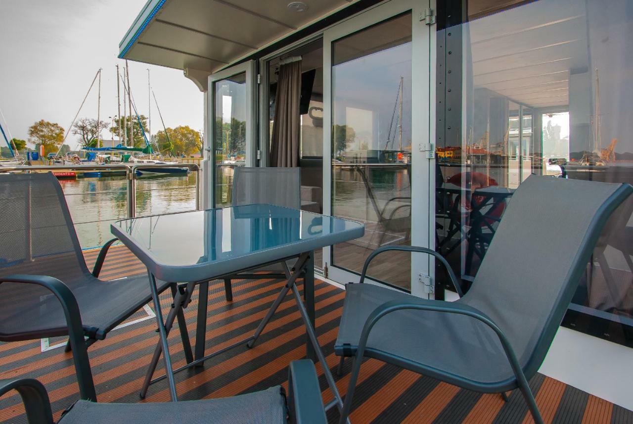 Amber Houseboat Apartamento Świnoujście Exterior foto